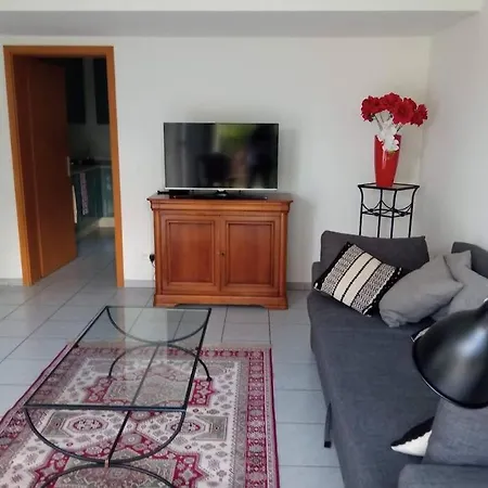 Apartment Le Jardin D'horace O Im Garten Von Horaz Volgelsheim
