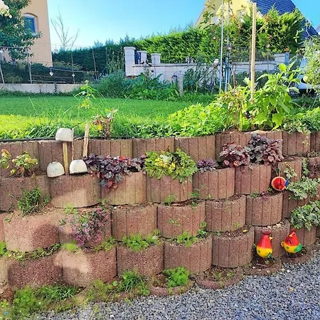 Le Jardin D'horace O Im Garten Von Horaz Volgelsheim